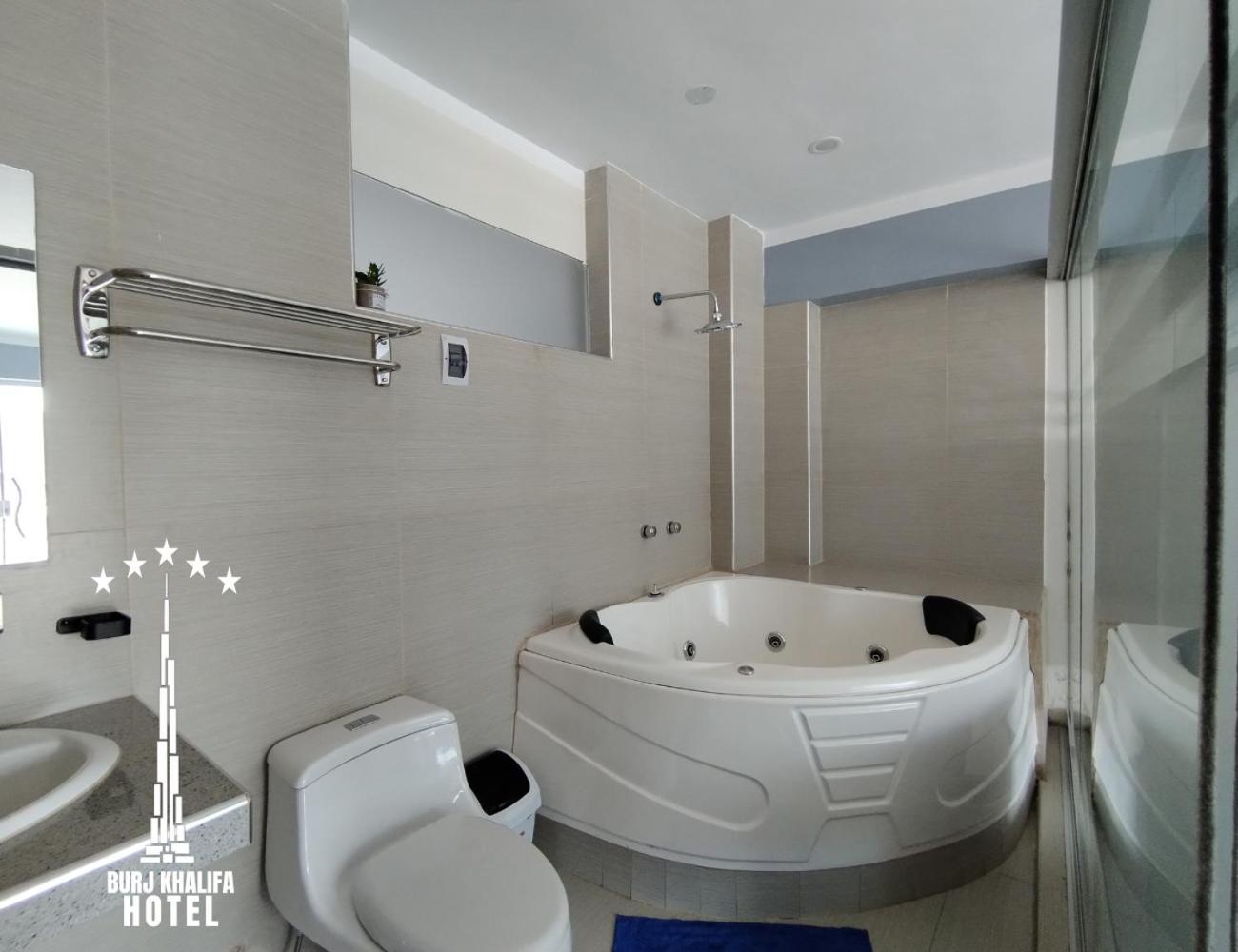 Hotel Burj Khalifa Quillabamba Zewnętrze zdjęcie
